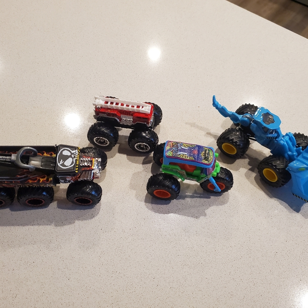 Unique Monster Truck Toy Set of 4 - Picture 4 of 4
